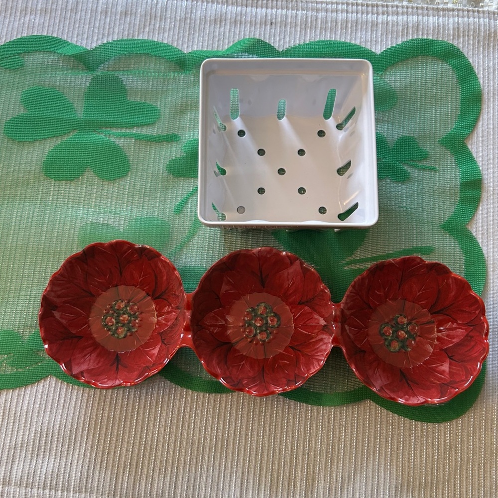 Mushroom Berry Basket + Poppy 3 Flower Melamine Serveware Set of 2 New With Tags - Picture 2 of 9